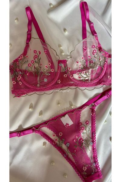 Lessya Set bralet din dantelă cu modele florale (sutien și tanga)