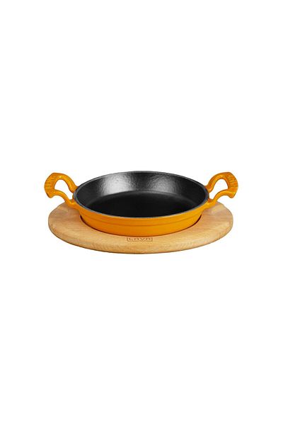Lava 20cm Diameter Cast Round Pan and Iron Solid Double Handle Beech Serving Wood