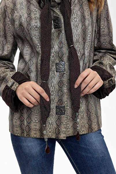 Deriderim Kahve Piton Baskılı Silvia Fularlı Çıt Çıt Kapamalı Kadın Hakiki Deri Ceket