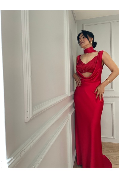 SOLİSTOES Kırmızı Saten Uzun Davet Elbisesi