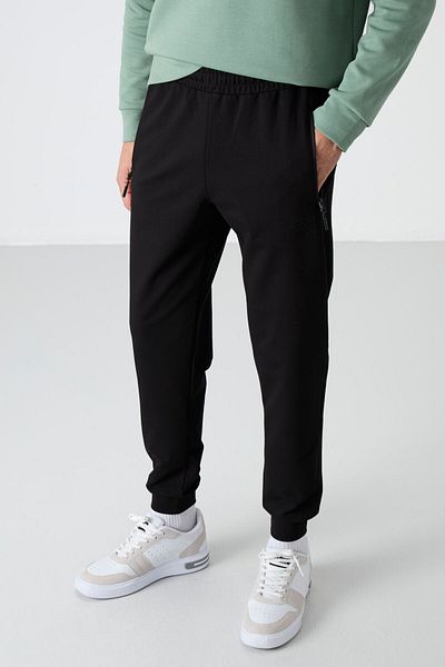 TOMMY LIFE Μαύρο ανδρικό φούτερ Jogger - με φερμουάρ και τσέπες, κανονικό μέγεθος - 84587