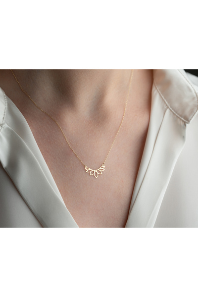 Minimal Kolye 14 Ayar Altın Lotus Çiçeği Kolye Minimalist Hafif Kolye, 1,5 cm Genişlik
