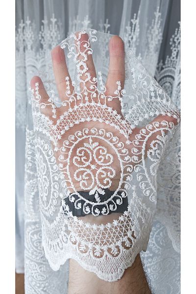 Yuka White Shiny Tulle - Embroidery Pattern, 1/3 Close Pleat, Non-Wrinkle Modern 220 X 260