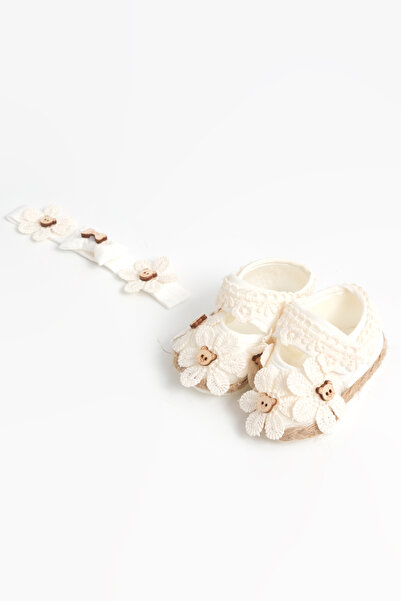 lilico Organic Lace Detailed Bandana Newborn Booties