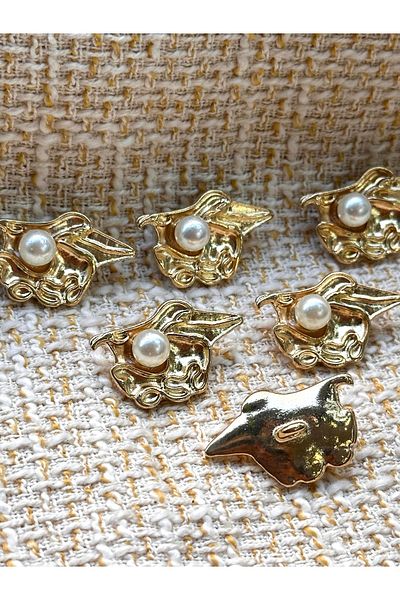 ODDA TASARIM ATÖLYESİ Large Pearl Model in the Middle with a Pattern on Top, Gold-Colored 6-Button Set (3cm)