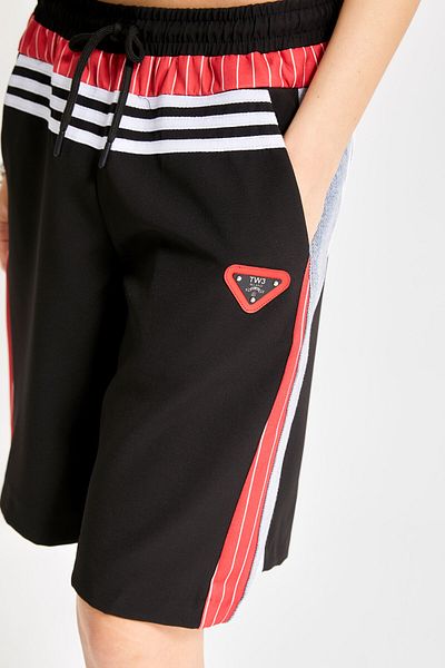 its basic Women's Red Color Denim Fabric Fragmented Maxi Size Stripe Detailed Design Shorts
