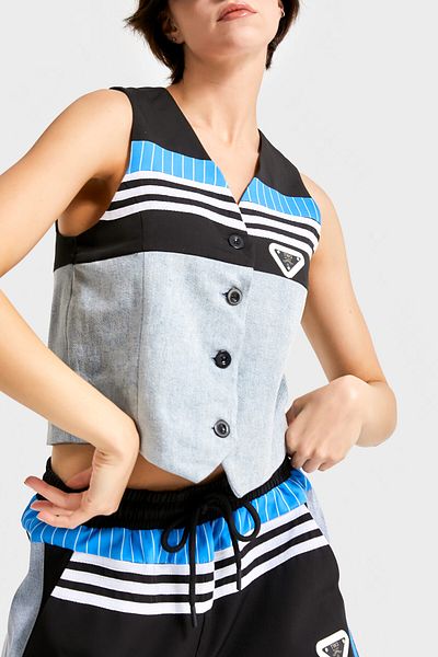 its basic Vestă de denim cu design cu mâneci zero, cu nasturi în față, din țesătură de culoare albastră pentru femei