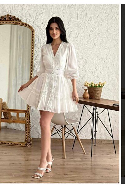 Arestill Beyaz fisto ve düğme detaylı Şile bezi görünümlü Volanlı Elbise