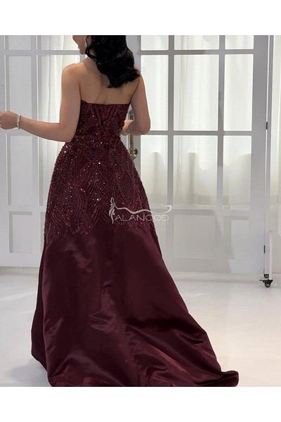 ALANOOD FASHION A luxurious Oudi embroidered evening dress with separate shoulders
