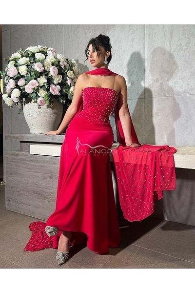 ALANOOD FASHION Rowan's red dress with an elegant and ornate design