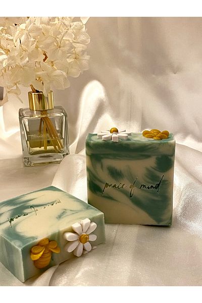 Port Aksesuar Queen Bee Natural Handmade Soap – Grape Seed & Sweet Almond Oil (Moisturizing Effect)