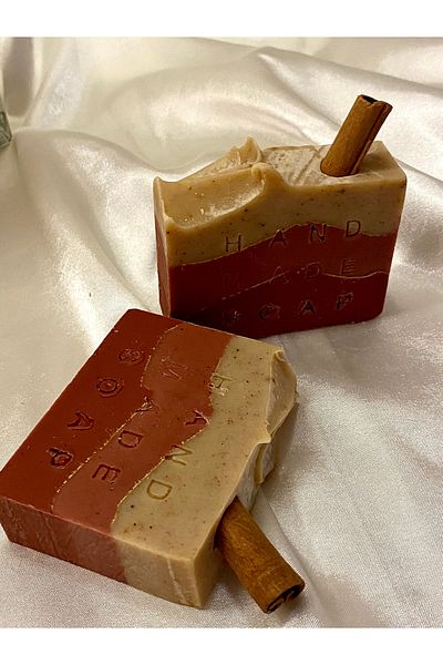 Port Aksesuar Natural Handmade Soap with Gold Pattern – Grape Seed & Sweet Almond Oil (Moisturizing Effect)