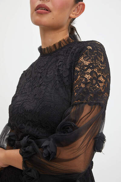 SERPİL Kadın Dantelli ve Tül Detaylı Uzun Elbise - Çiçek Aplikeli Kol Tasarımı