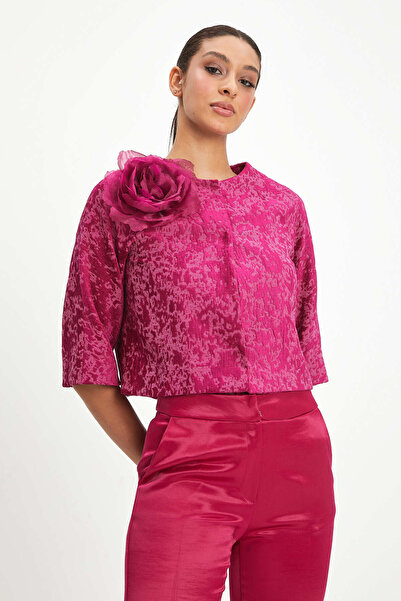 SERPİL Kadın Zarif Kısa Ceket - Göz Alıcı Çiçek Detayı ve Şık Dokulu Kumaş ile Kombinlerinizi Tamamlayın