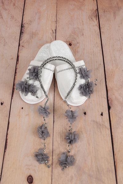lohusahamile Gray Special Design Dangling Pearl Crown and Maternity Slippers Set