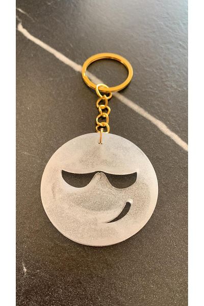 MISS GOLDEN Carefree Face Emoji Shaped Pearlescent White Colored Gold Accessory Epoxy Keychain Handmade