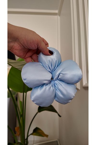 By Selen Suyolcu Fluffy Large Size Daisy Bagel Buckle