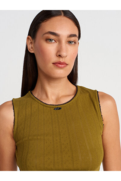 Dilvin 31835 Rose Detailed Sleeveless Top-Dark Green