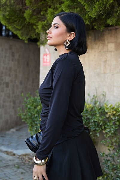 InStyle Μαύρη μπλούζα με πλισέ ώμου