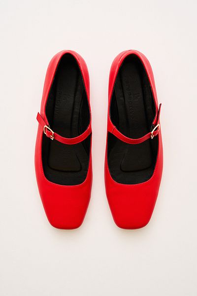 Perspective Red Shoes 0322