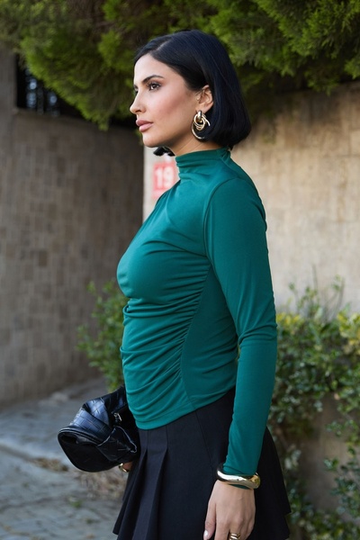 InStyle Σμαραγδένια πράσινη μπλούζα με πλισέ ώμου