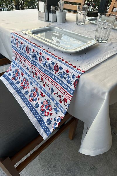 SİHİRLİ AYAKLAR 100% памучна покривка за маса с шарка на точки 50x140 см