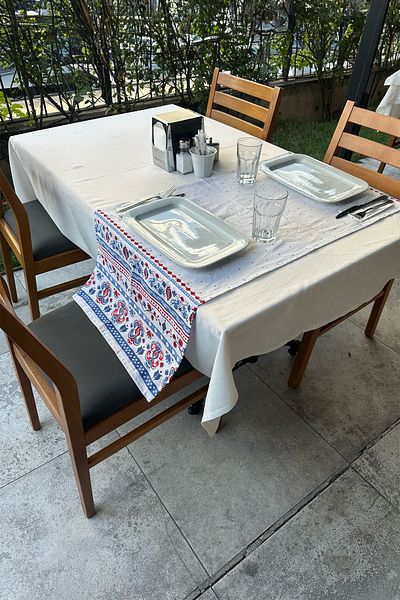 SİHİRLİ AYAKLAR 100% памучна покривка за маса с шарка на точки 50x140 см