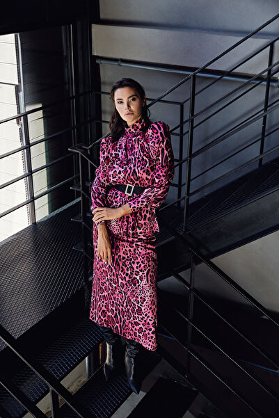 SERPİL Leopar Desenli Bel Kemerli İki Parça Takım – Cesur ve Modern Stil