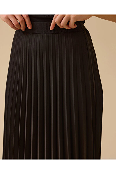 SCL Elastic Waist Pleated Skirt