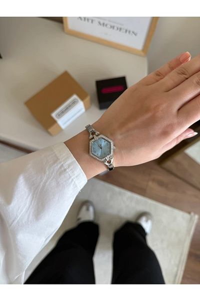RoseandRoses Nuvia Hexagon Case New Season Women's Wristwatch Silver (Blue Dial)