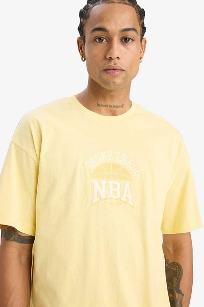 DeFacto Fit Nba Wordmark Oversize Wide Fit Crew Neck Short Sleeve T-Shirt E3844Ax25Sm