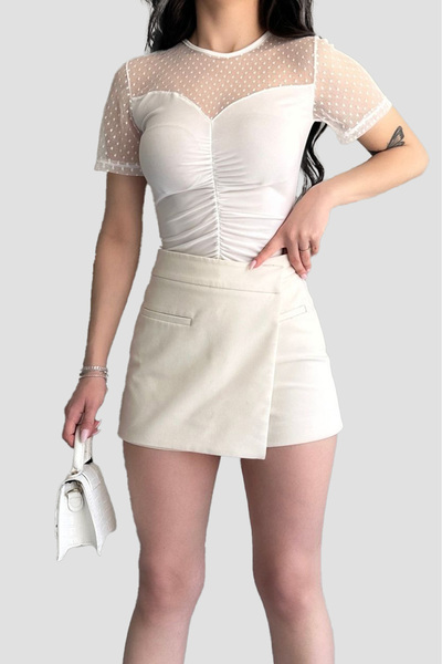 Caddebostan Moda Γυναικεία κομψή λευκή μπλούζα με τούλι στο μανίκι και λεπτομέρεια με κρεπ στο μπροστινό μέρος