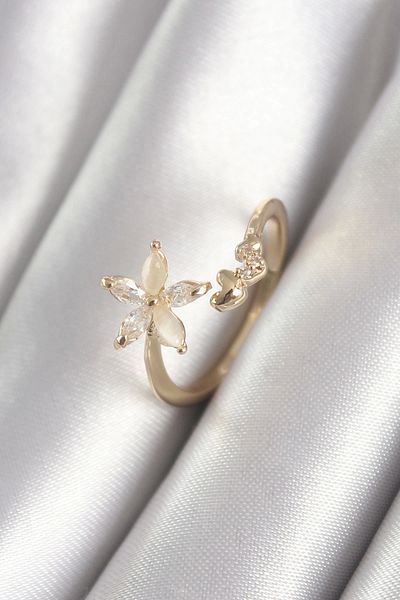 Clariss Brass Gold Color Zircon Stone Flower Model Heart Detail Women's Ring