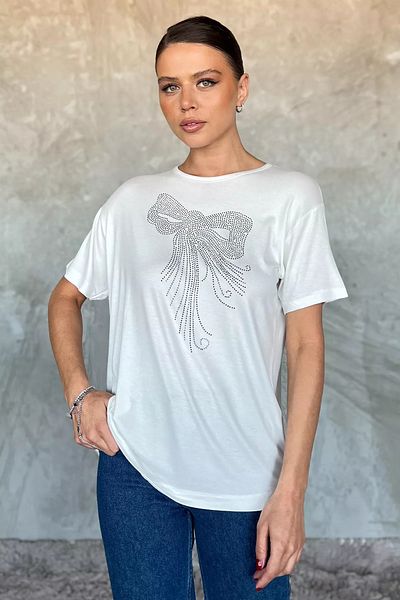 GÜLSELİ Кремава дамска тениска с ликра и бродерия с камъни и кръгло деколте