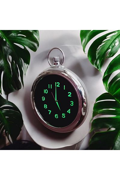 Bahat Phosphorescent 3D Relief Figure Silver Chrome Color Wall Clock Diameter 33 cm Plastic