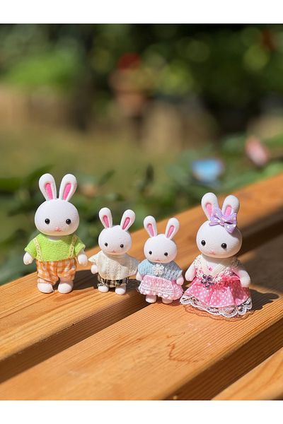BETSY STUDIO Mini Rabbit Family Play Set