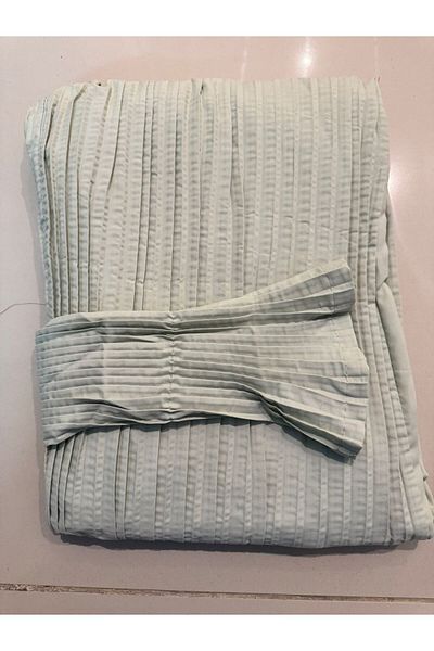 Gerenic A prayer shawl of the Mard type with an attached veil with sash that adds beauty and elegance to it.