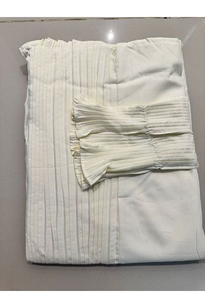 Gerenic A prayer shawl of the Mard type with an attached veil with sash that adds beauty and elegance to it.