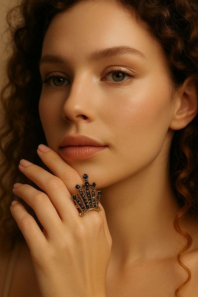 NİLYA Queen of Shadows Adjustable Ring
