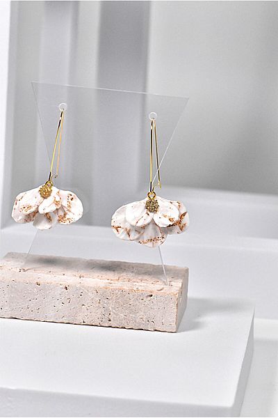 NARRU NARRU handmade earrings, flower-shaped, white and gold, Milena 05