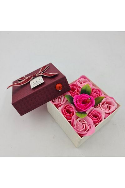dalimag Aranjament floral 9 trandafiri sapun in cutie, roz, rosu