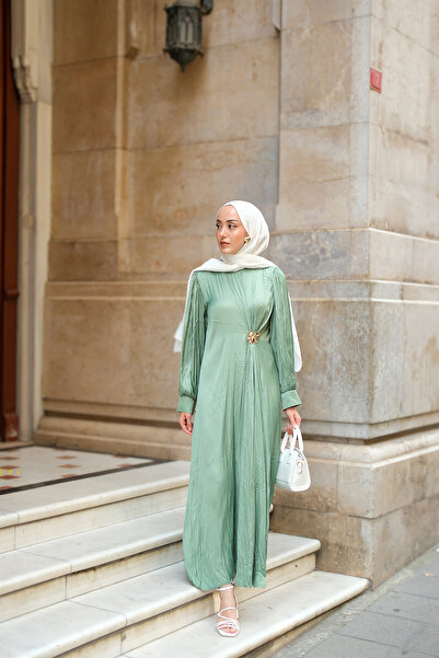 LOCCO Women's Front Brooch Detailed Wrinkle Dress Green