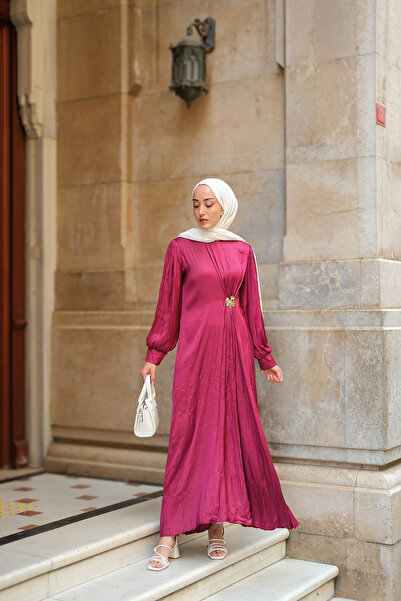 LOCCO Women's Front Brooch Detailed Wrinkle Dress Burgundy