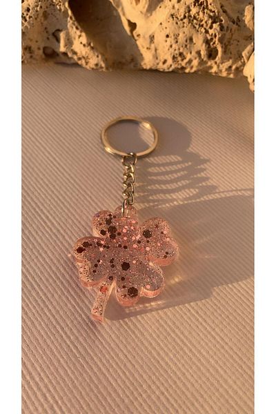 MISS GOLDEN Transparent Epoxy Pink Glitter Decorated Clover Shape Keychain with Silver Accessories Handmade Gift