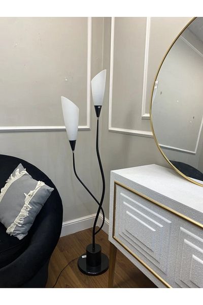 Gerenic Tall lamp with a streamlined design, white