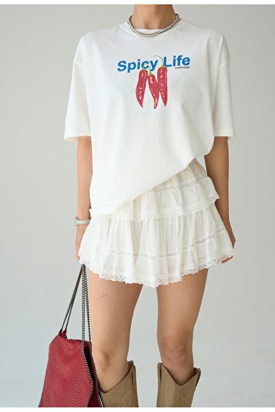 FEMMESTUDIO Γυναικείο μπλουζάκι με λαιμόκοψη με στάμπα White Spicy Life
