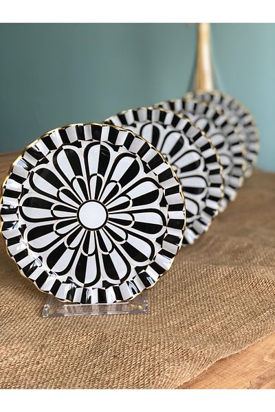 B&M Daisy Patterned Curved Dessert Plate 6 Pieces
