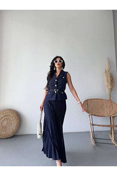 ZF BUTİK Plissee-Anzug mit goldenen Knöpfen und detailliertem Rock in Weinrot