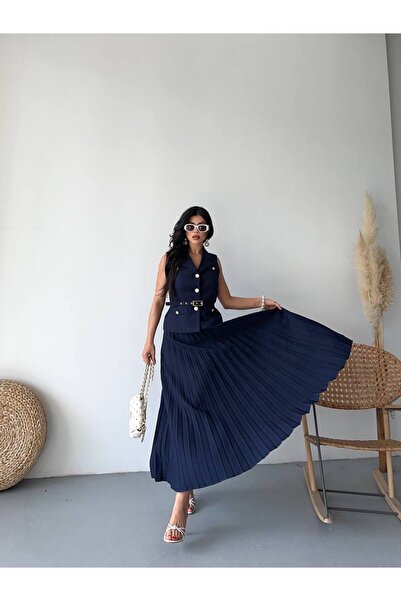 ZF BUTİK Plissee-Anzug mit goldenen Knöpfen und detailliertem Rock in Weinrot