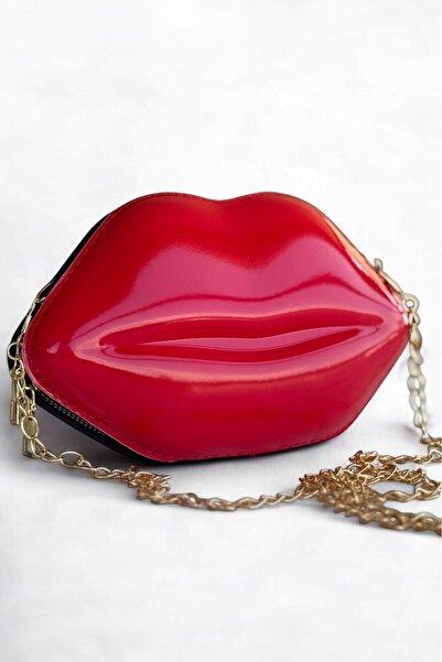 Melissa Boutique Women's Red Lip Model Gold Chain Detailed Shiny Patent Leather Bag